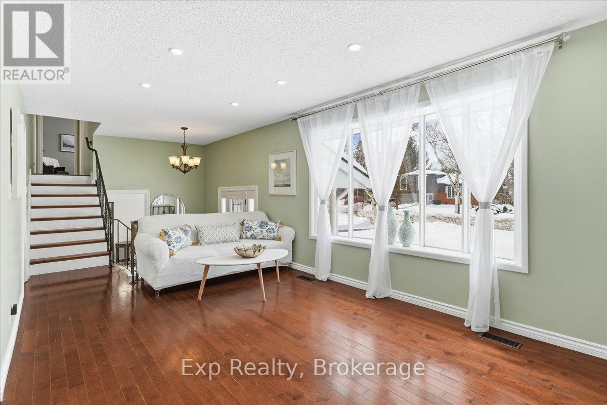 15 THORNCLIFFE DRIVE - 8