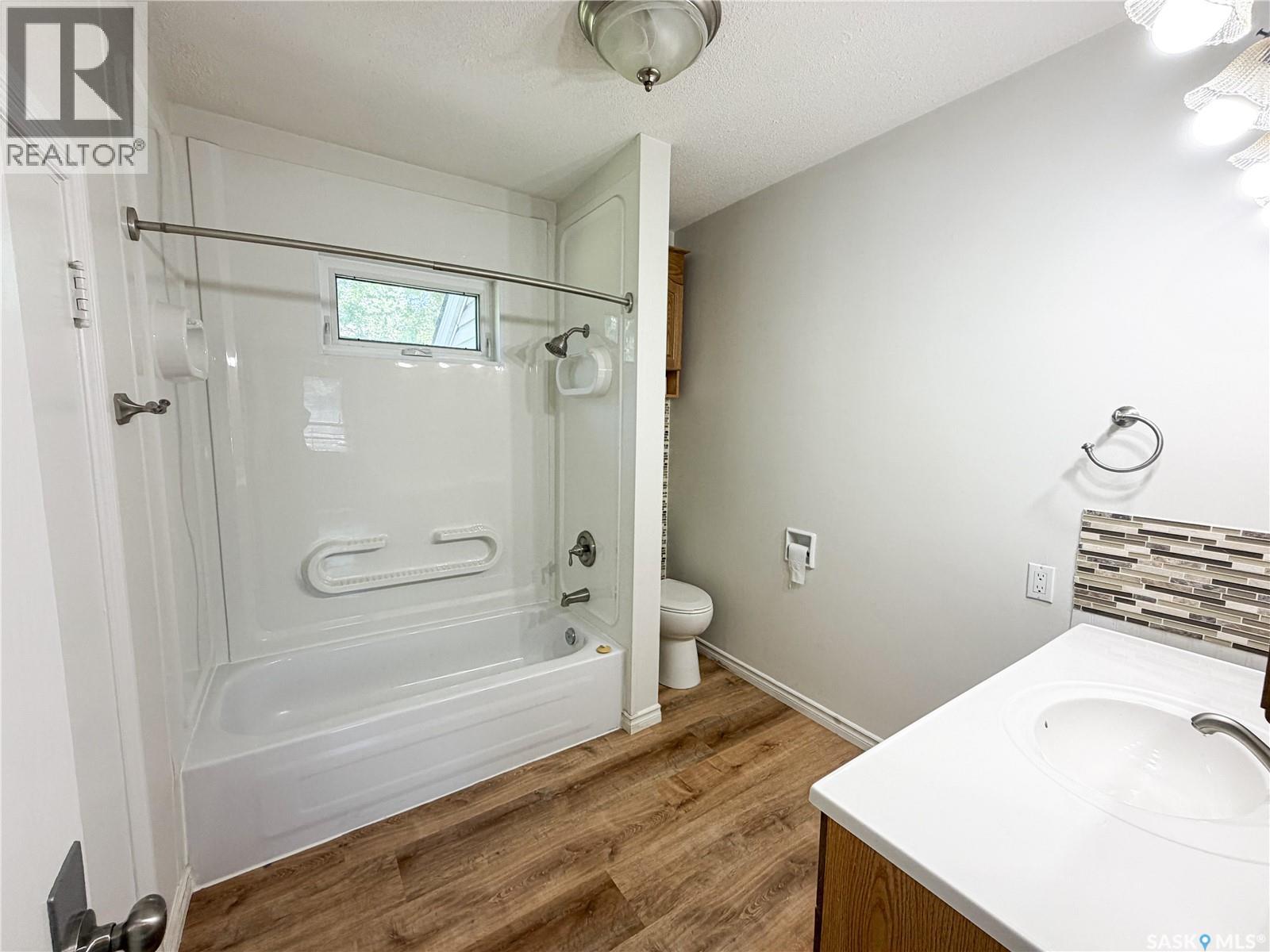 420 1st STREET W - Image 12
