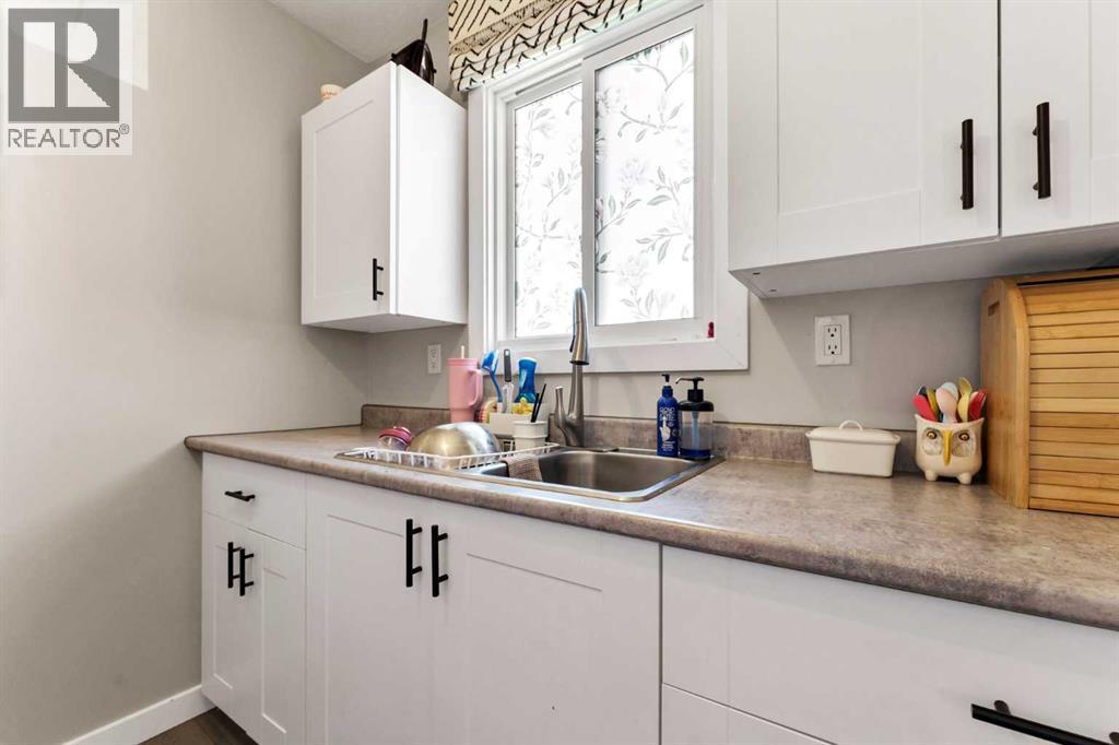 105 Broadway Avenue E - 12