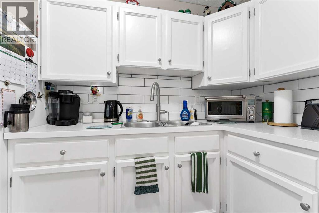 105 Broadway Avenue E - 39