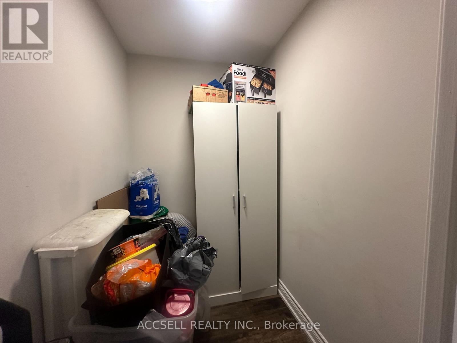 #1109 100 WINGARDEN COURT - 8