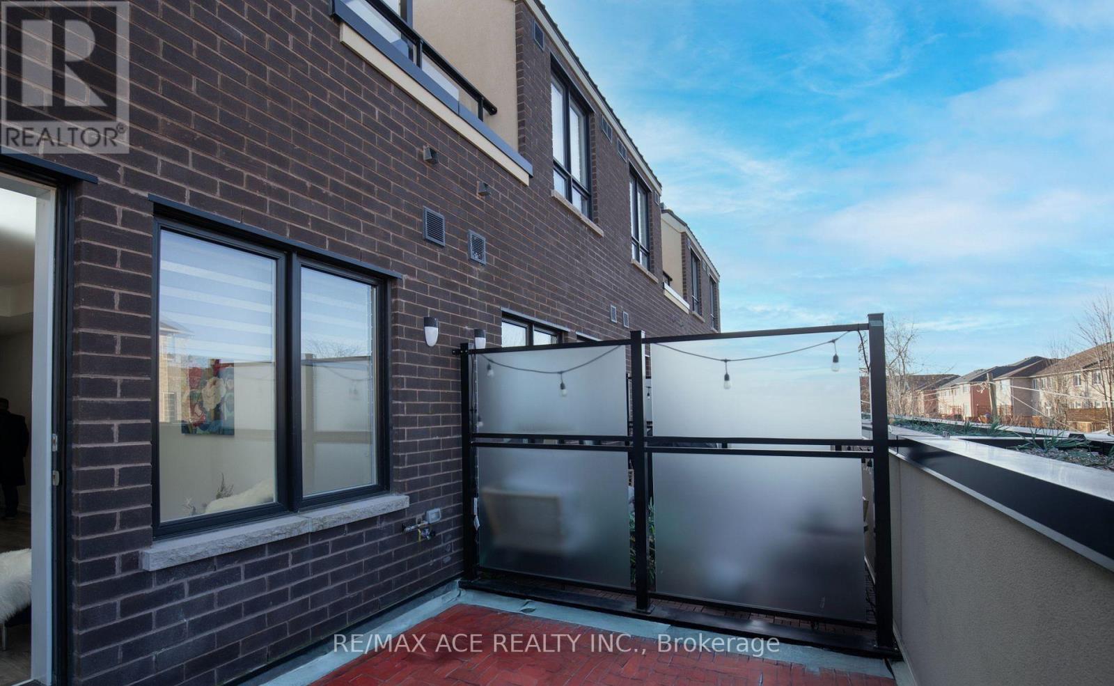 #105 3686 ST CLAIR AVENUE E - 10