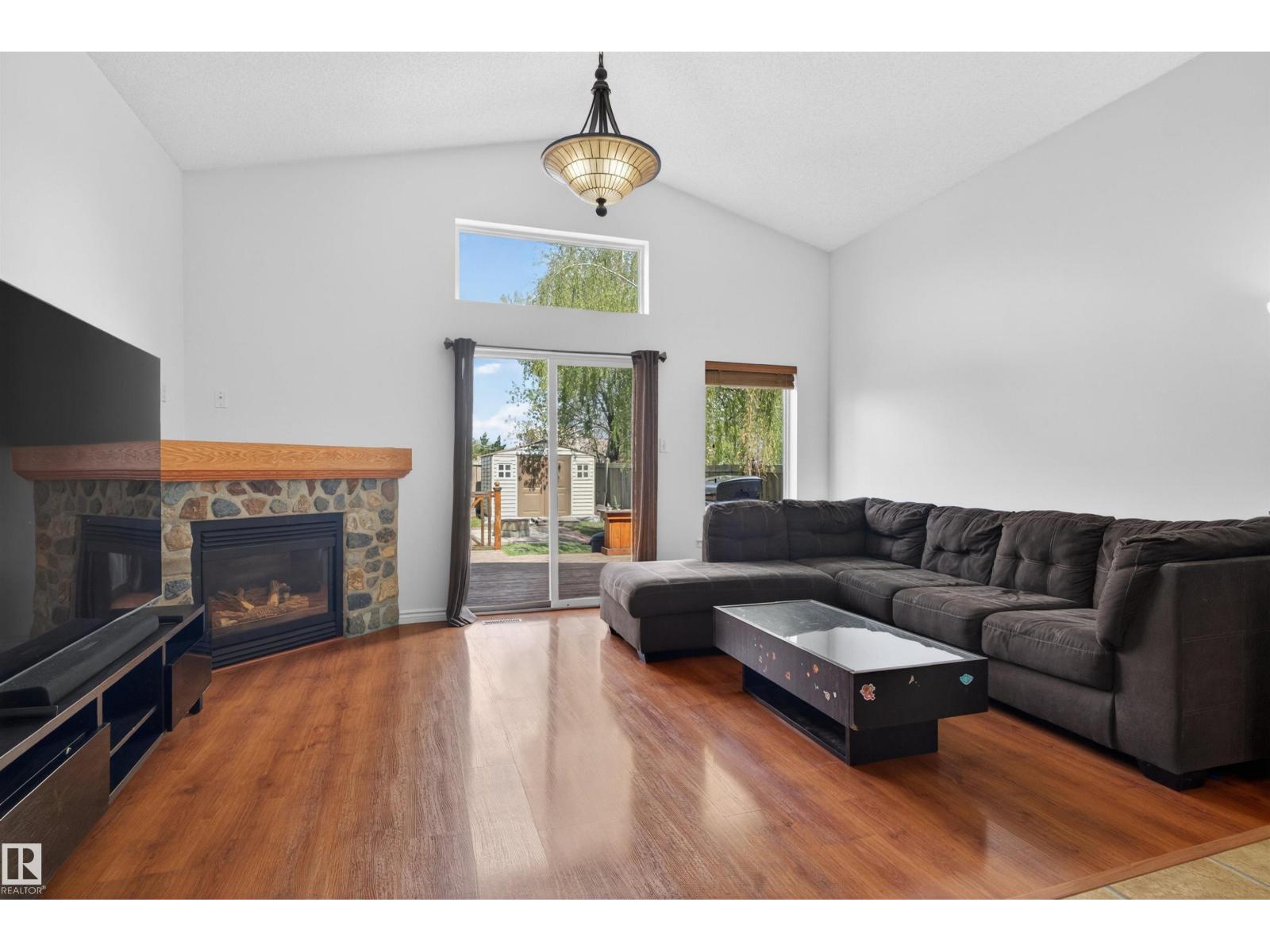 9014 166 AV NW - 13