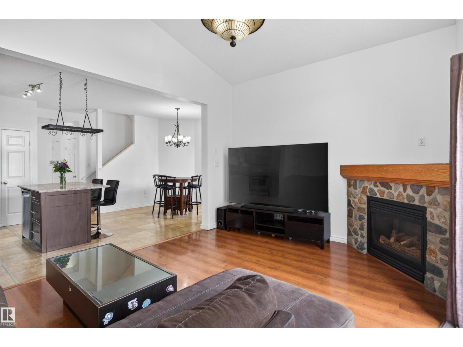9014 166 AV NW - 15