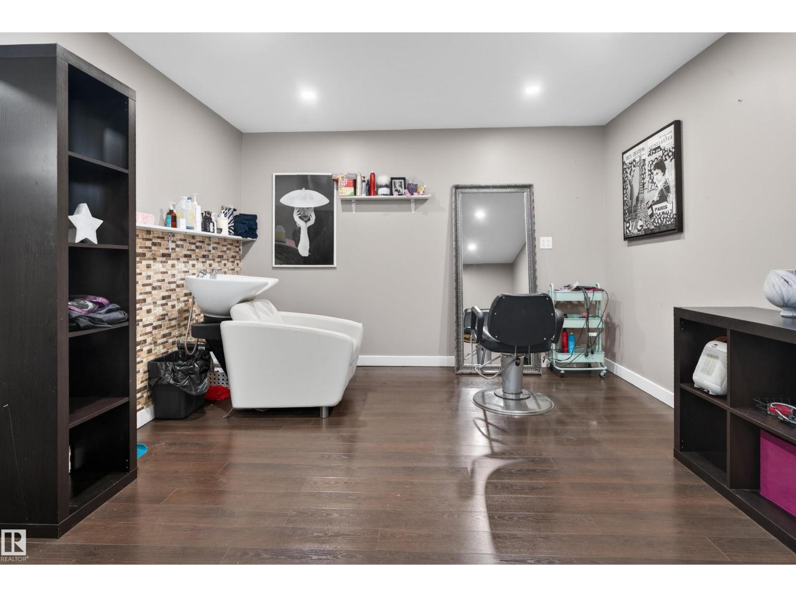 9014 166 AV NW - 28