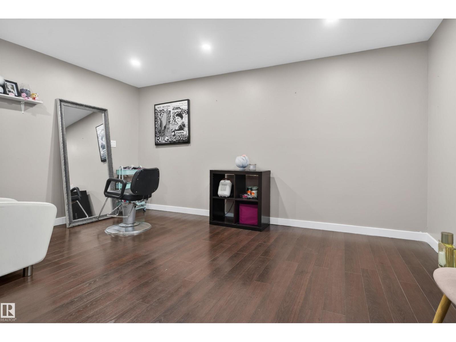 9014 166 AV NW - 29
