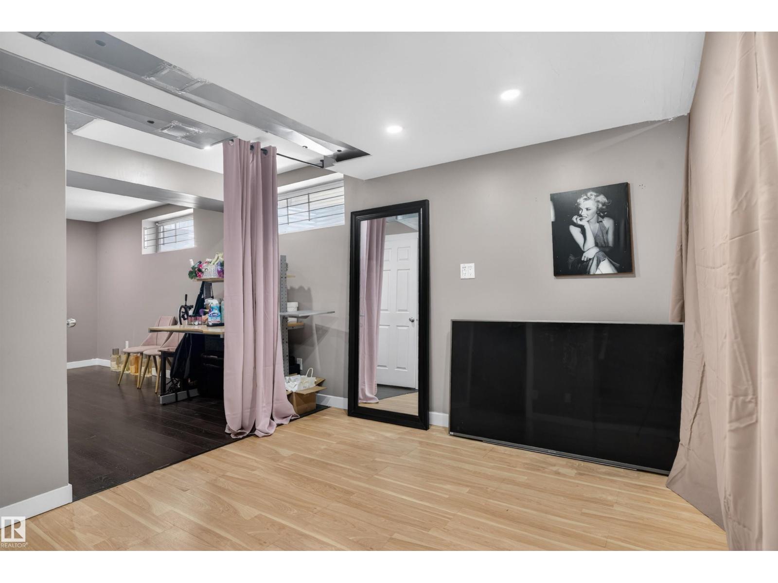 9014 166 AV NW - 30