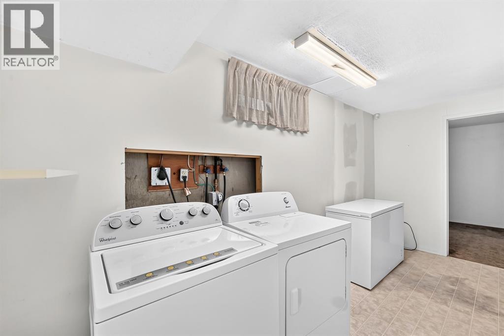 108 Falconridge Close NE - 19