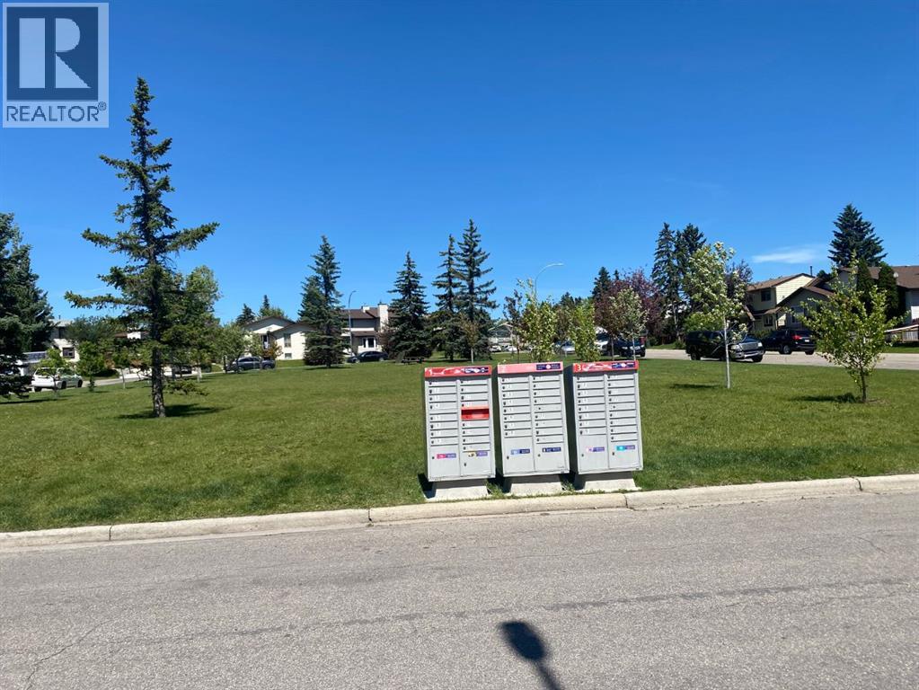 108 Falconridge Close NE - 25