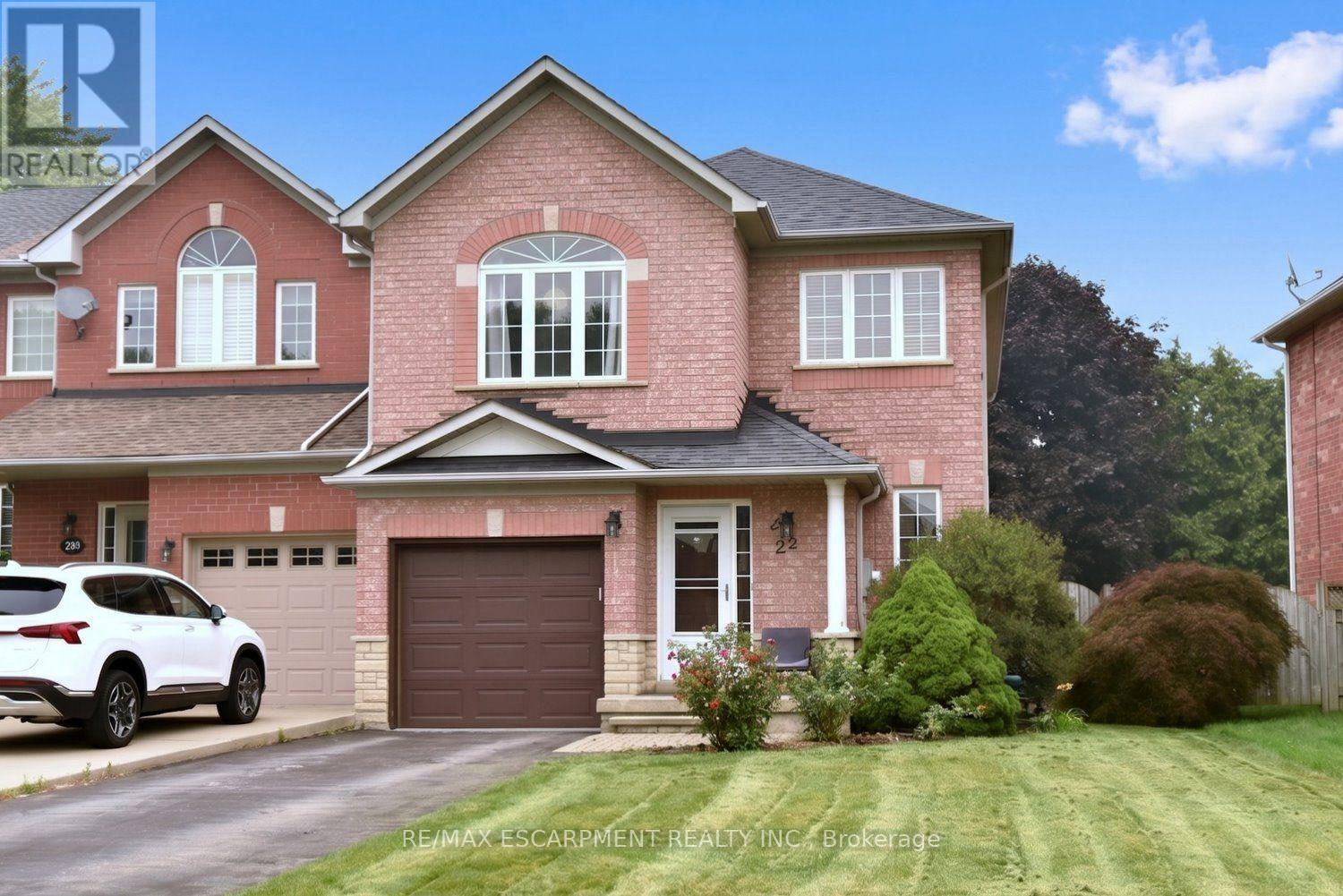 22 MOORE CRESCENT - 1