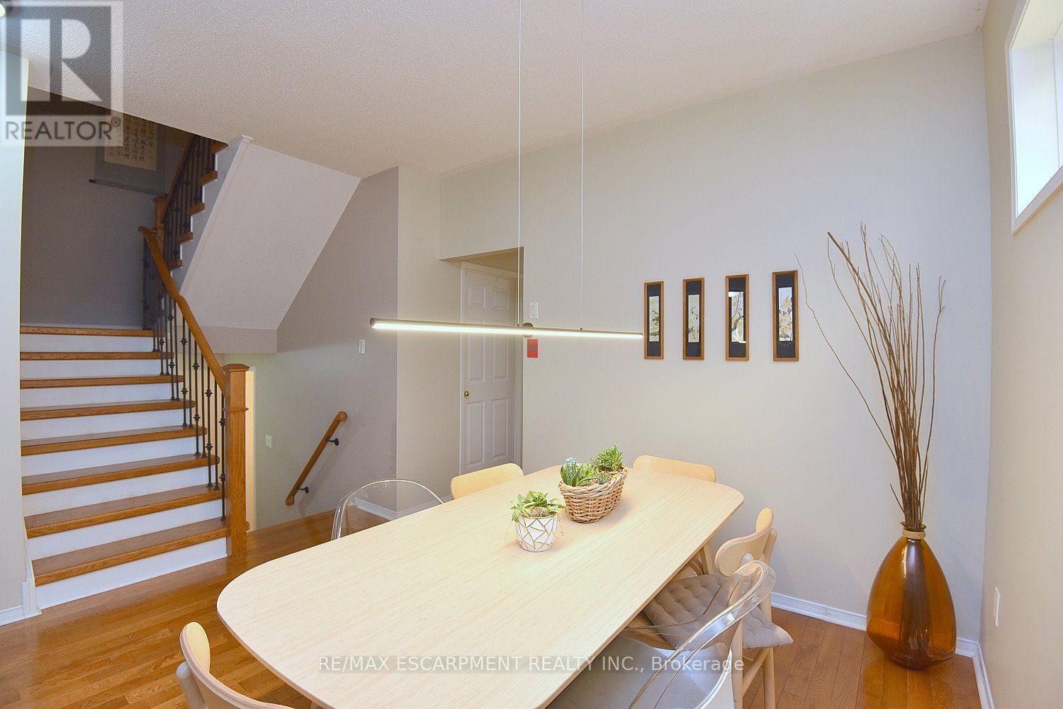 22 MOORE CRESCENT - 10