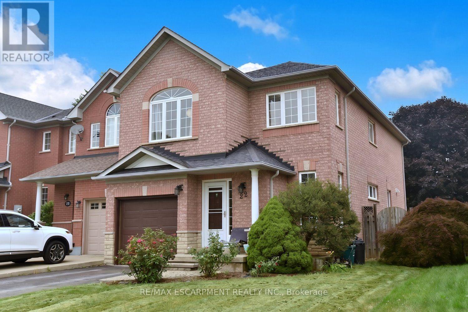 22 MOORE CRESCENT - 2