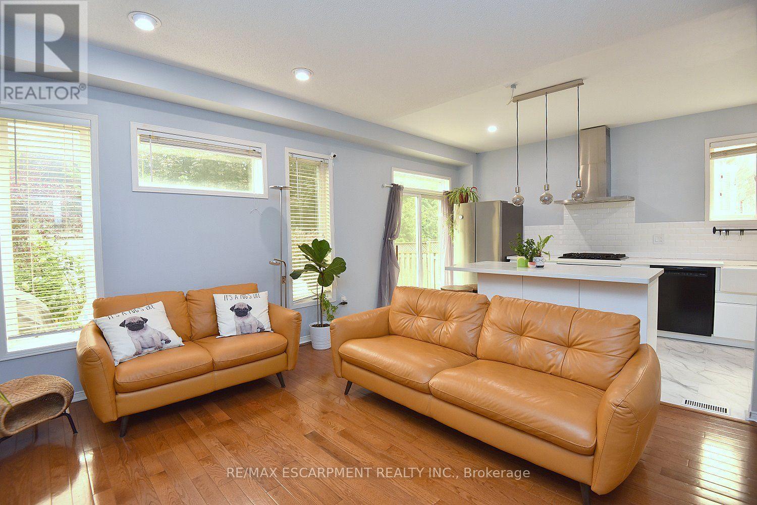 22 MOORE CRESCENT - 20