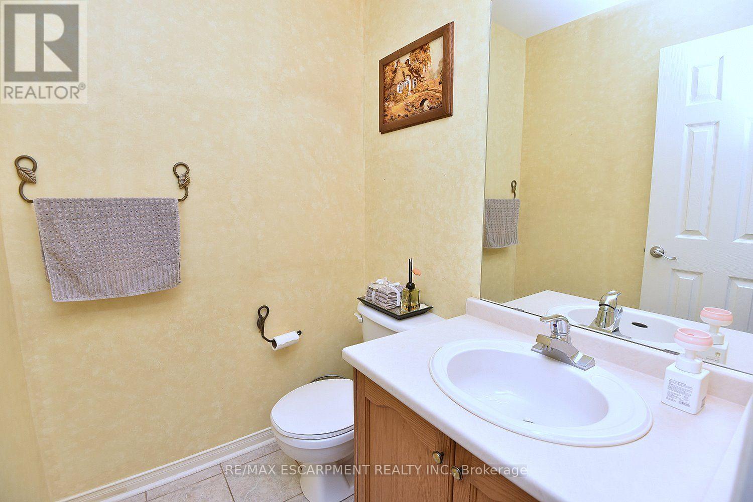 22 MOORE CRESCENT - 22