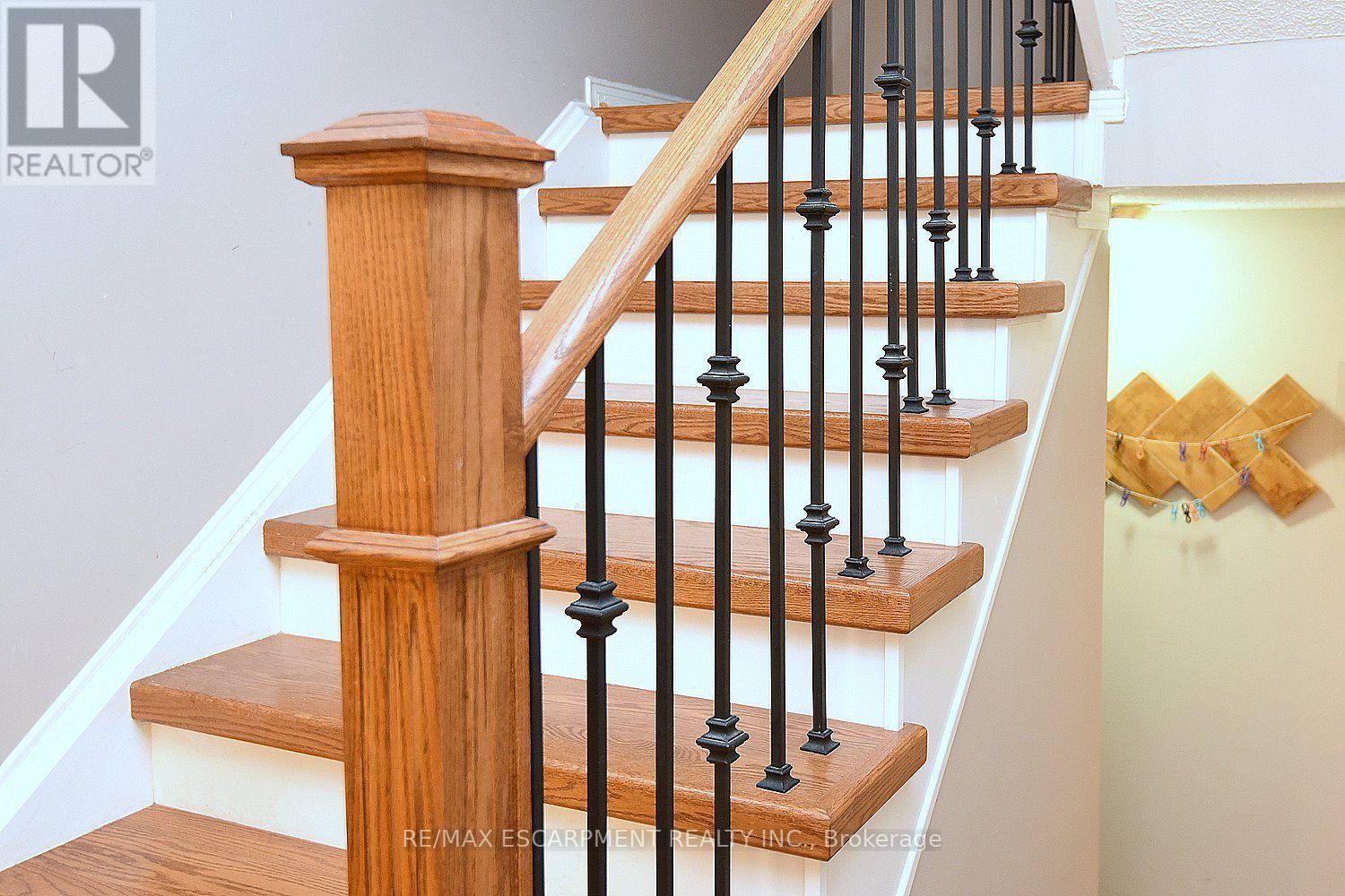 22 MOORE CRESCENT - 23