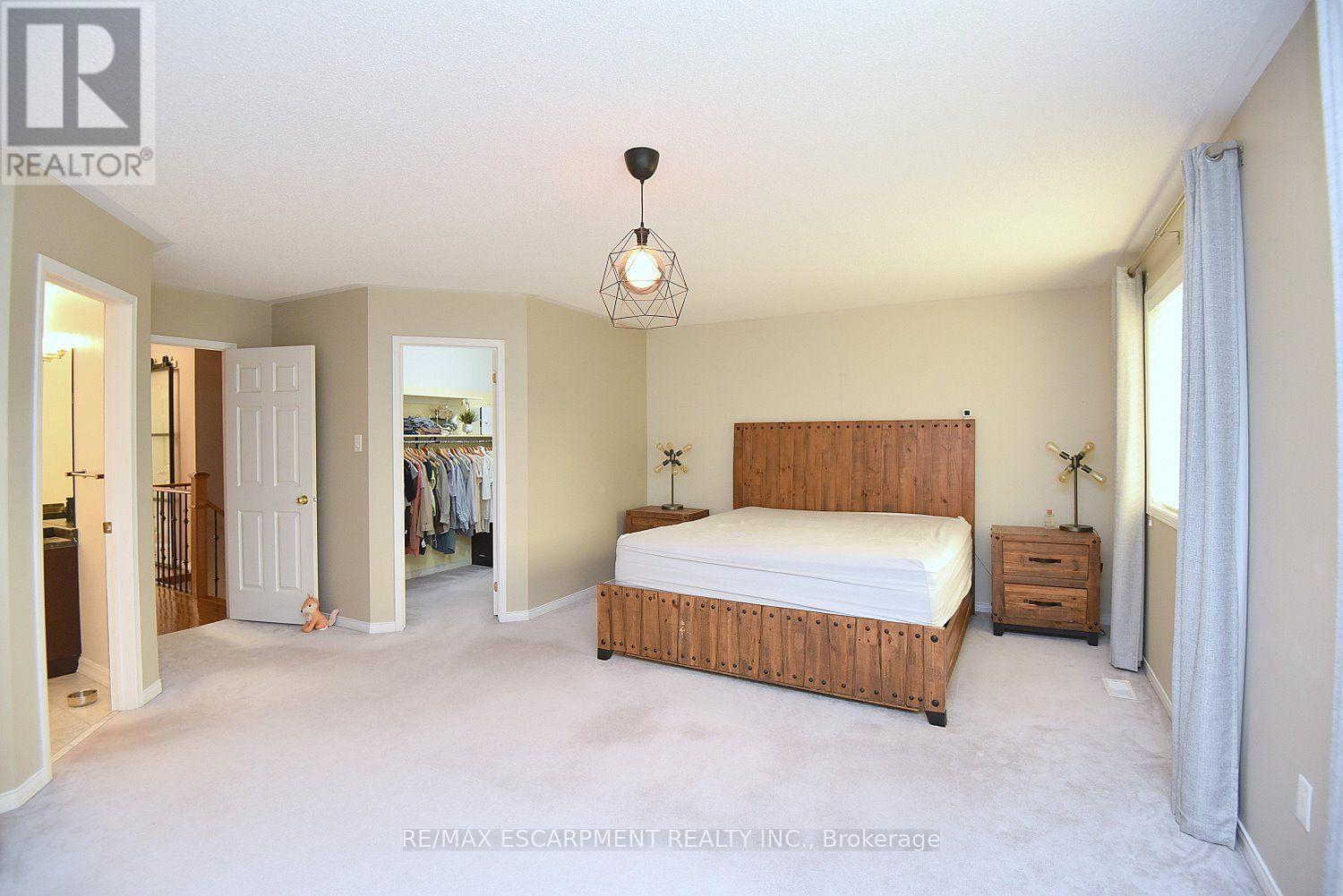 22 MOORE CRESCENT - 28