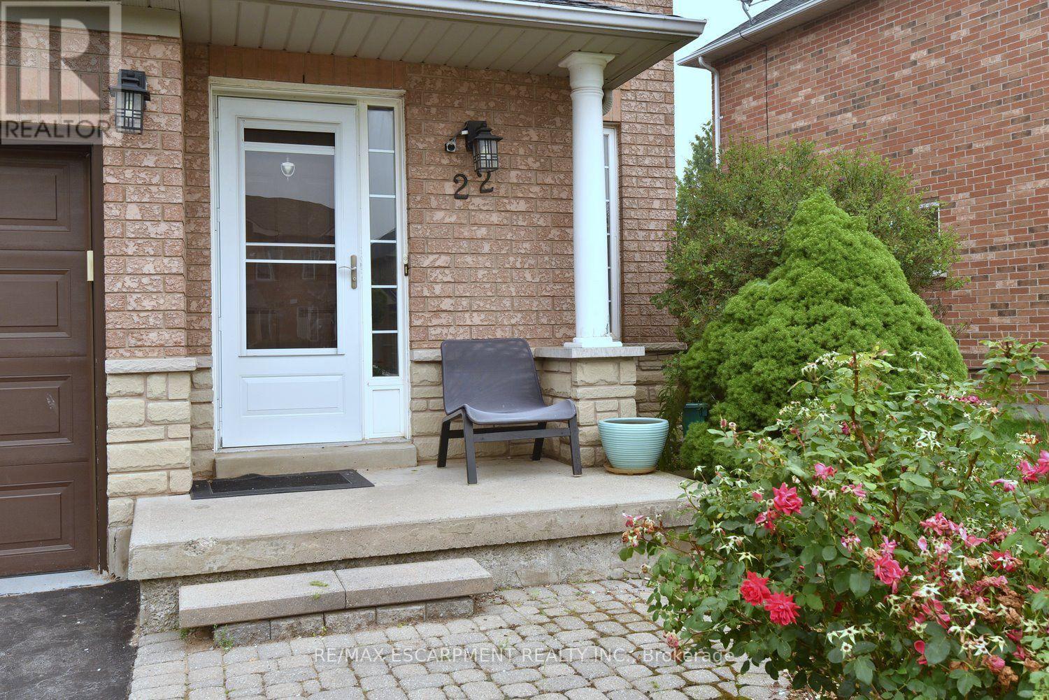 22 MOORE CRESCENT - 3