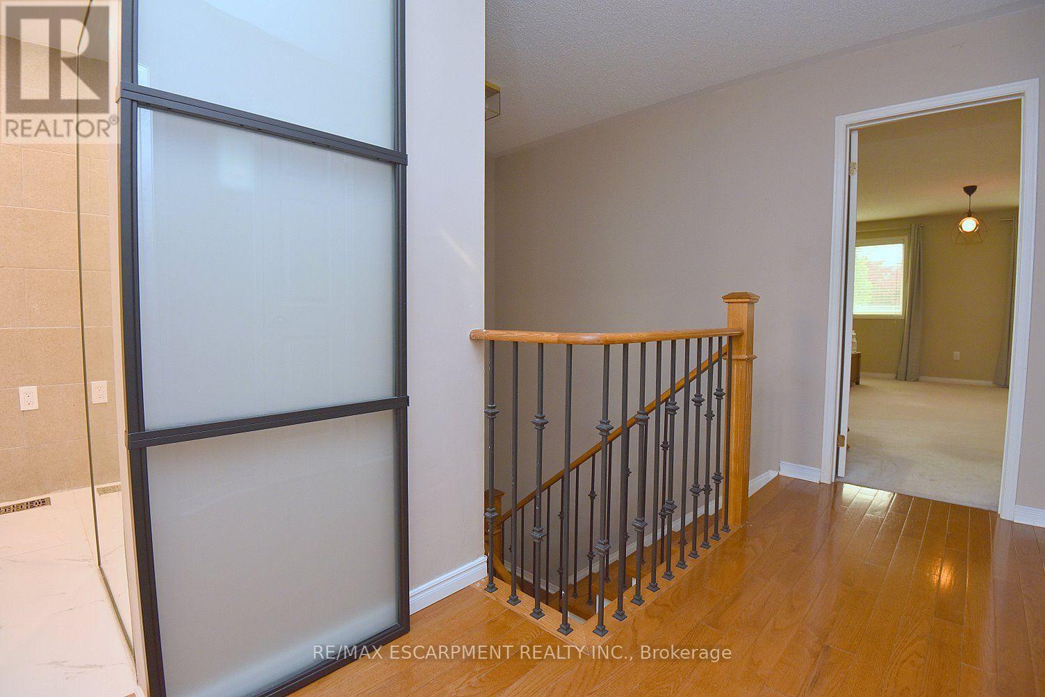 22 MOORE CRESCENT - 37