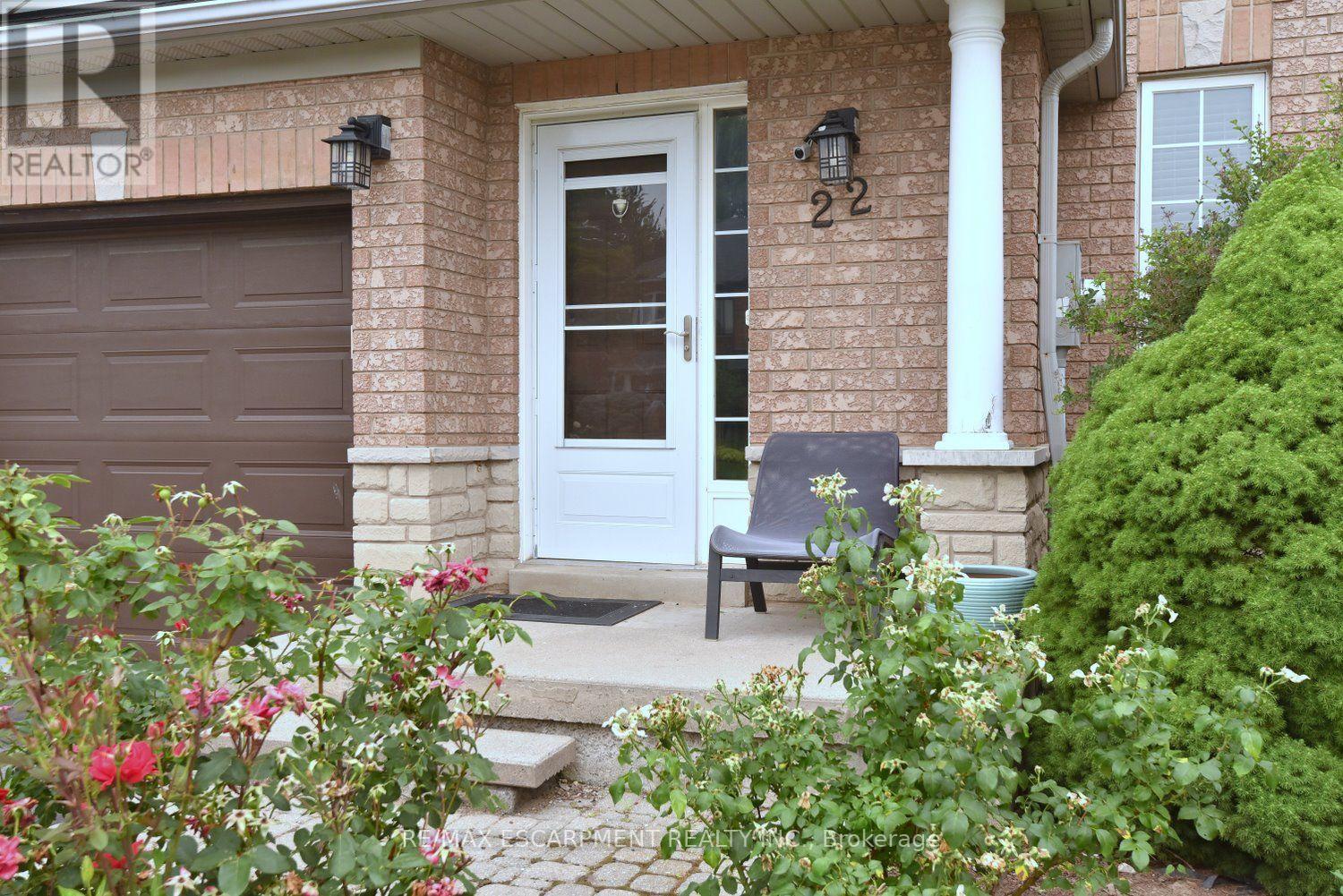 22 MOORE CRESCENT - 4