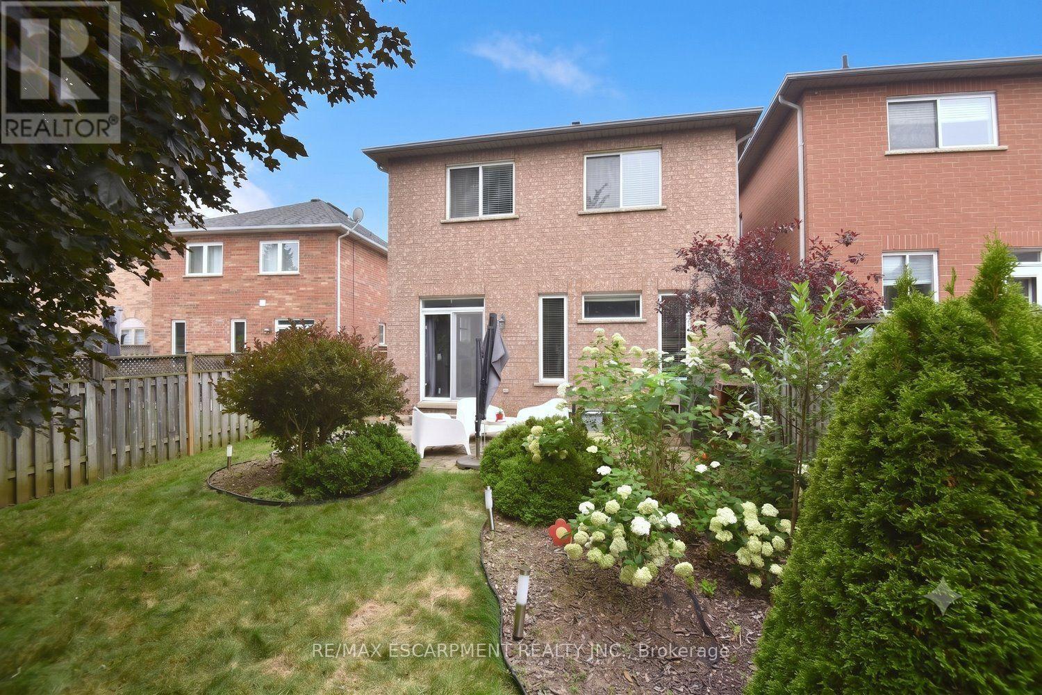 22 MOORE CRESCENT - 41