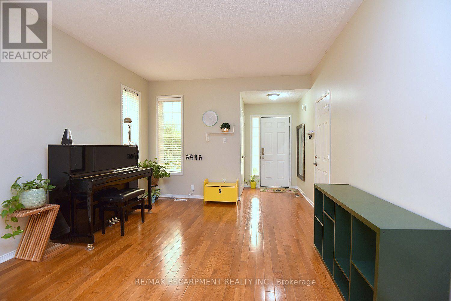 22 MOORE CRESCENT - 6