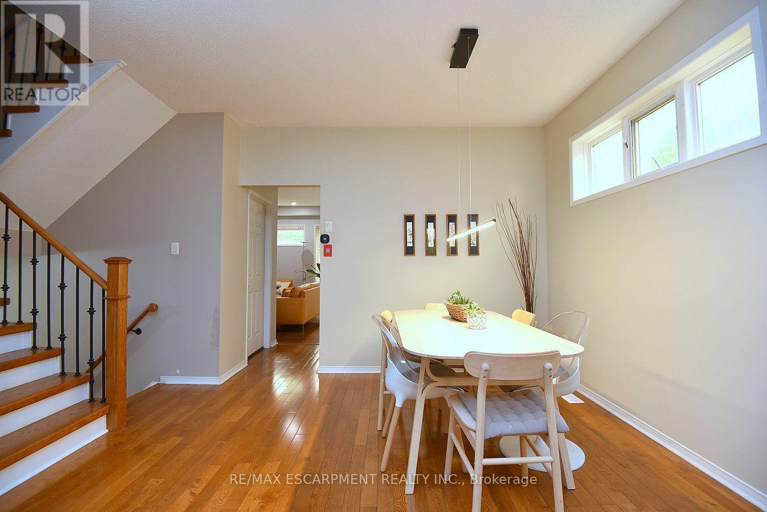 22 MOORE CRESCENT - 9