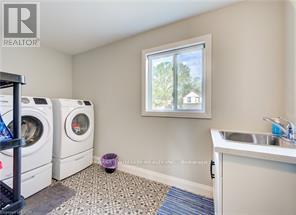 195 CHARLES STREET E - 17