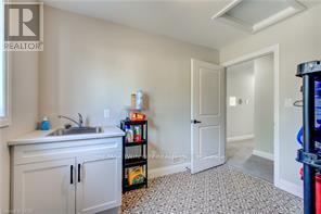 195 CHARLES STREET E - 18