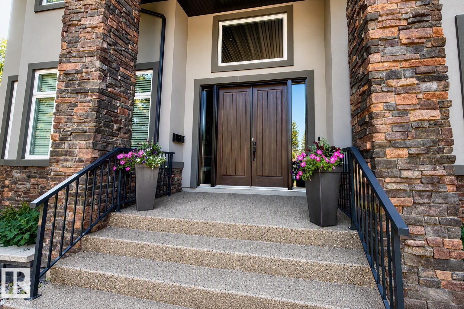 8927 120 ST NW - 3