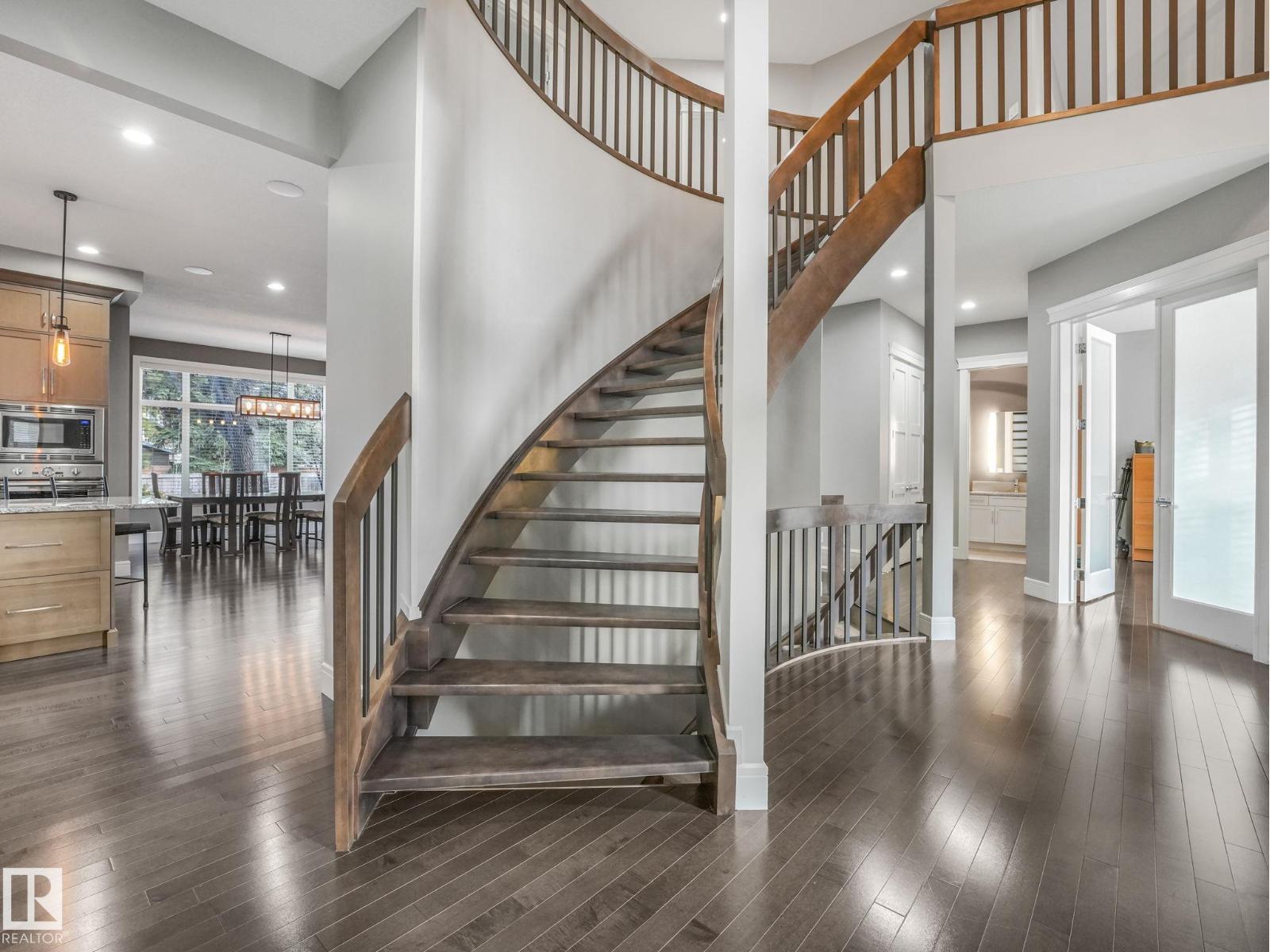 8927 120 ST NW - 7