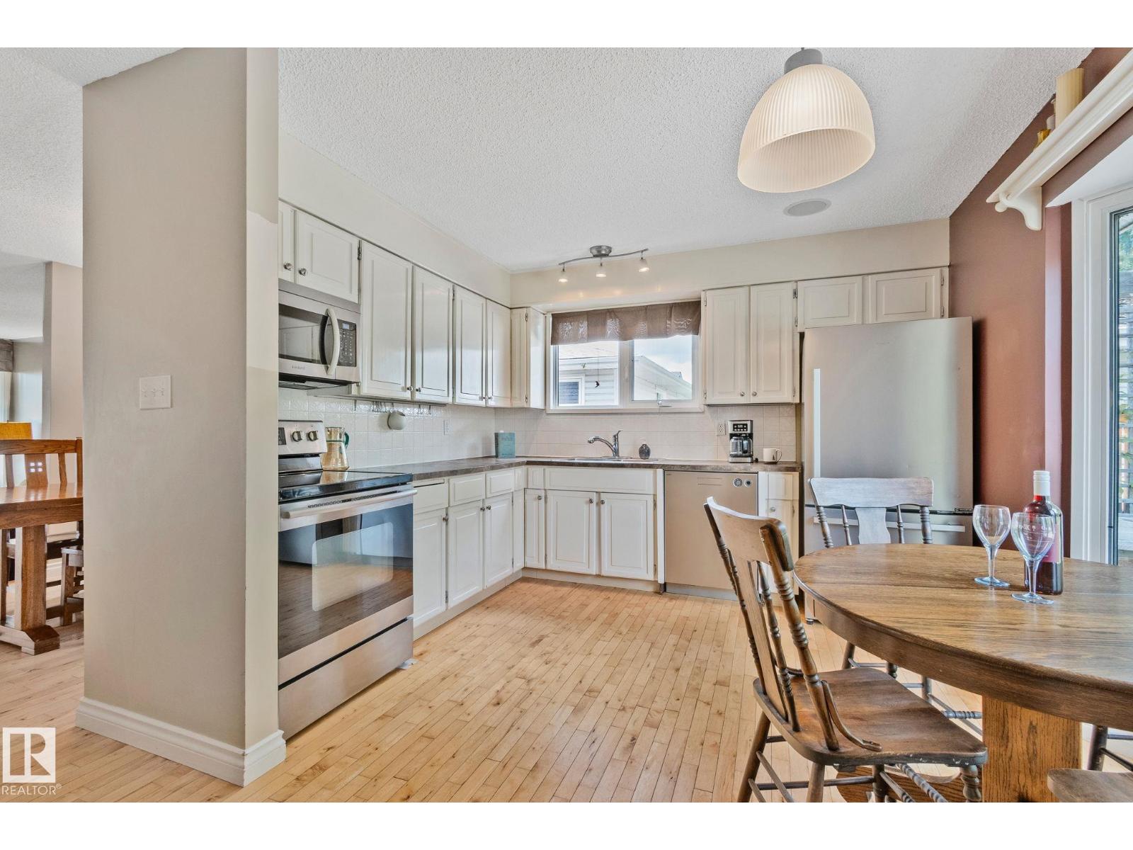 7306 21 AV NW - 10