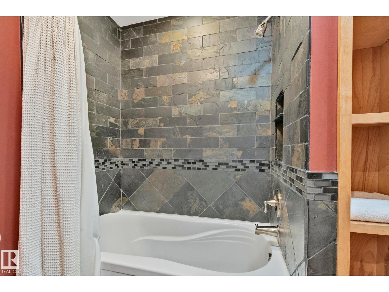 7306 21 AV NW - 15