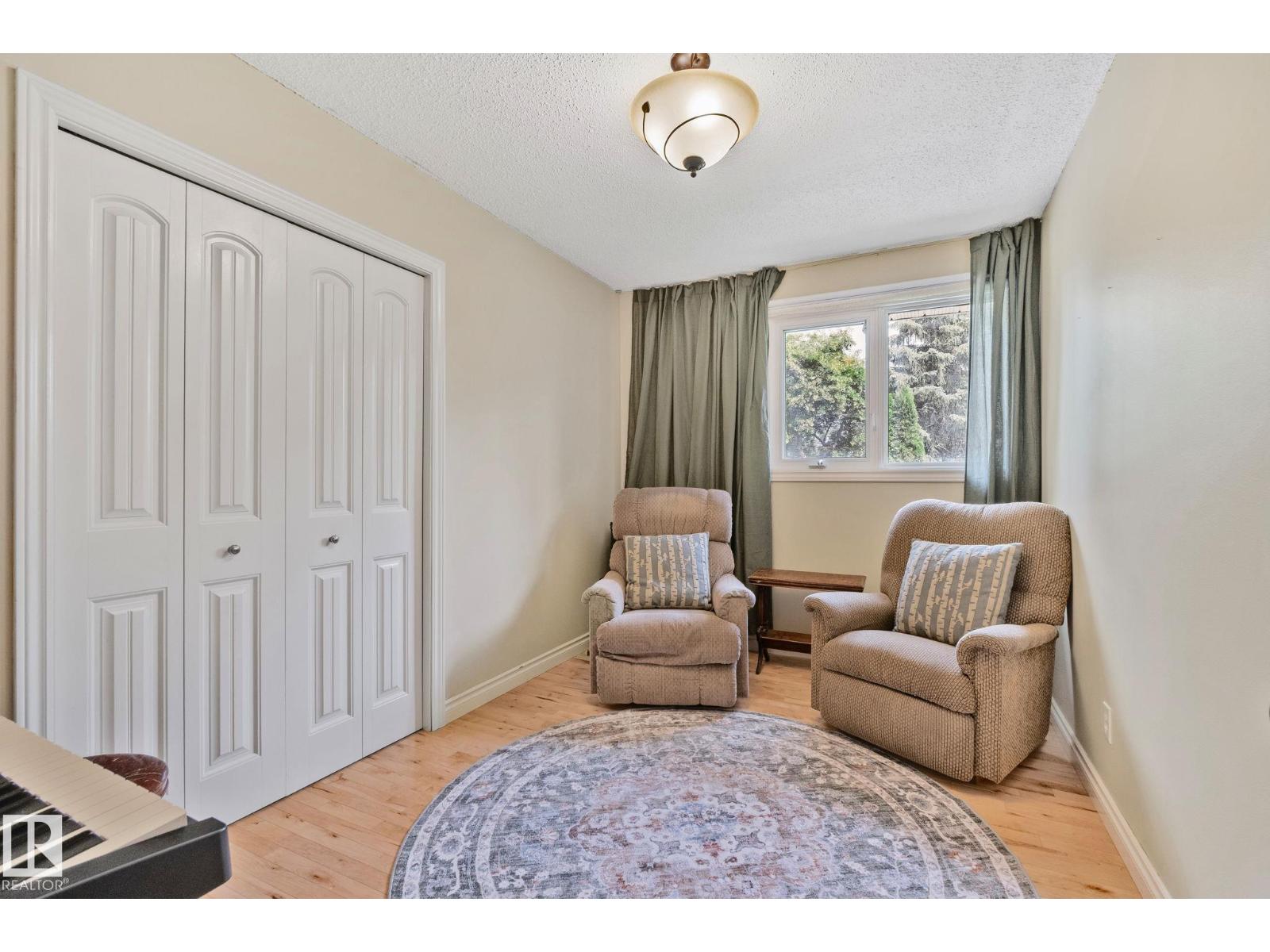 7306 21 AV NW - 21