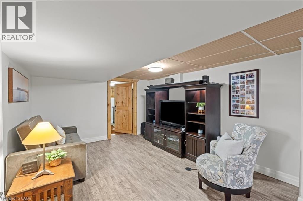 42 LAKESIDE Drive - Image 25