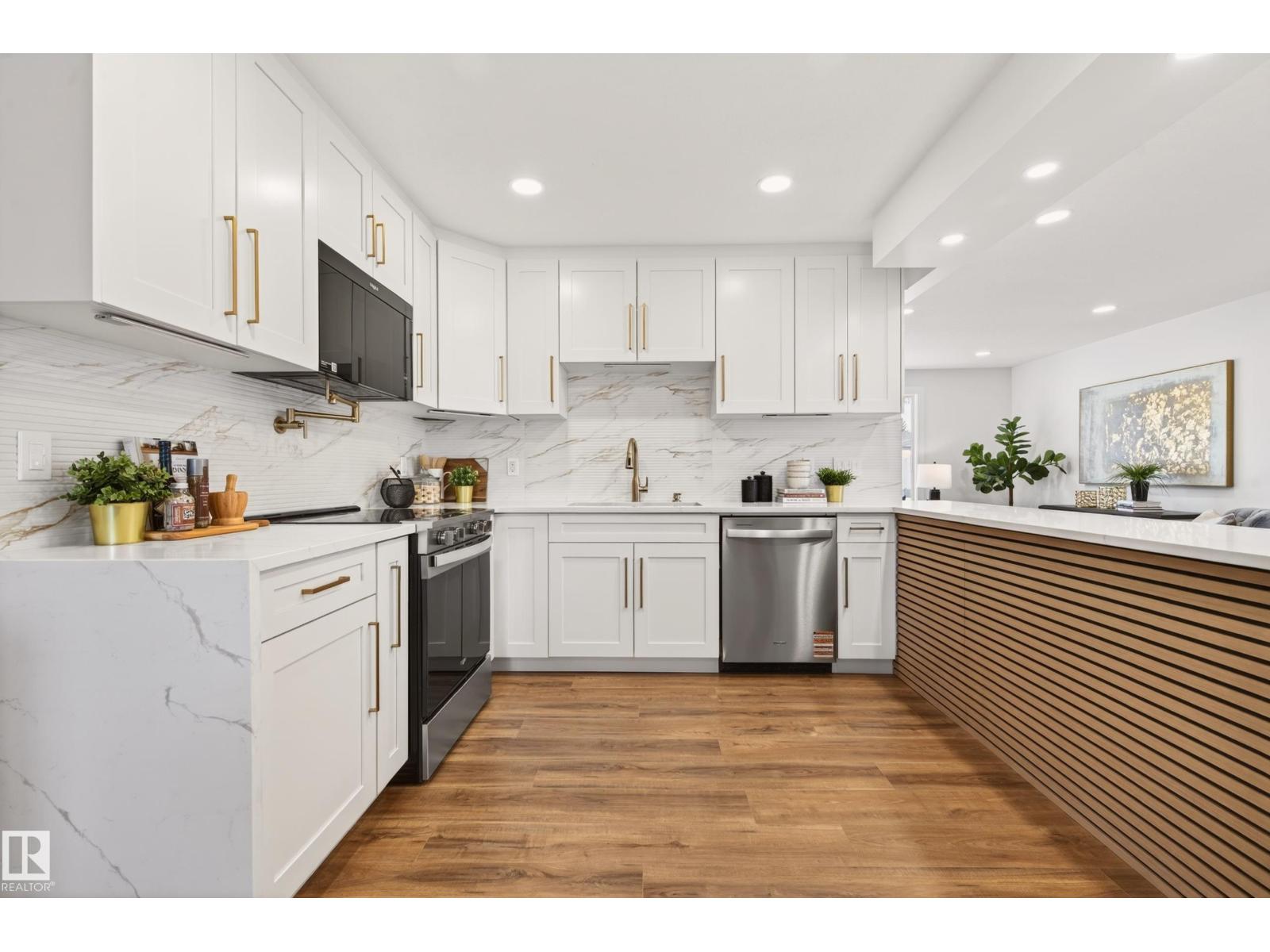 18312 91 AV NW - 18