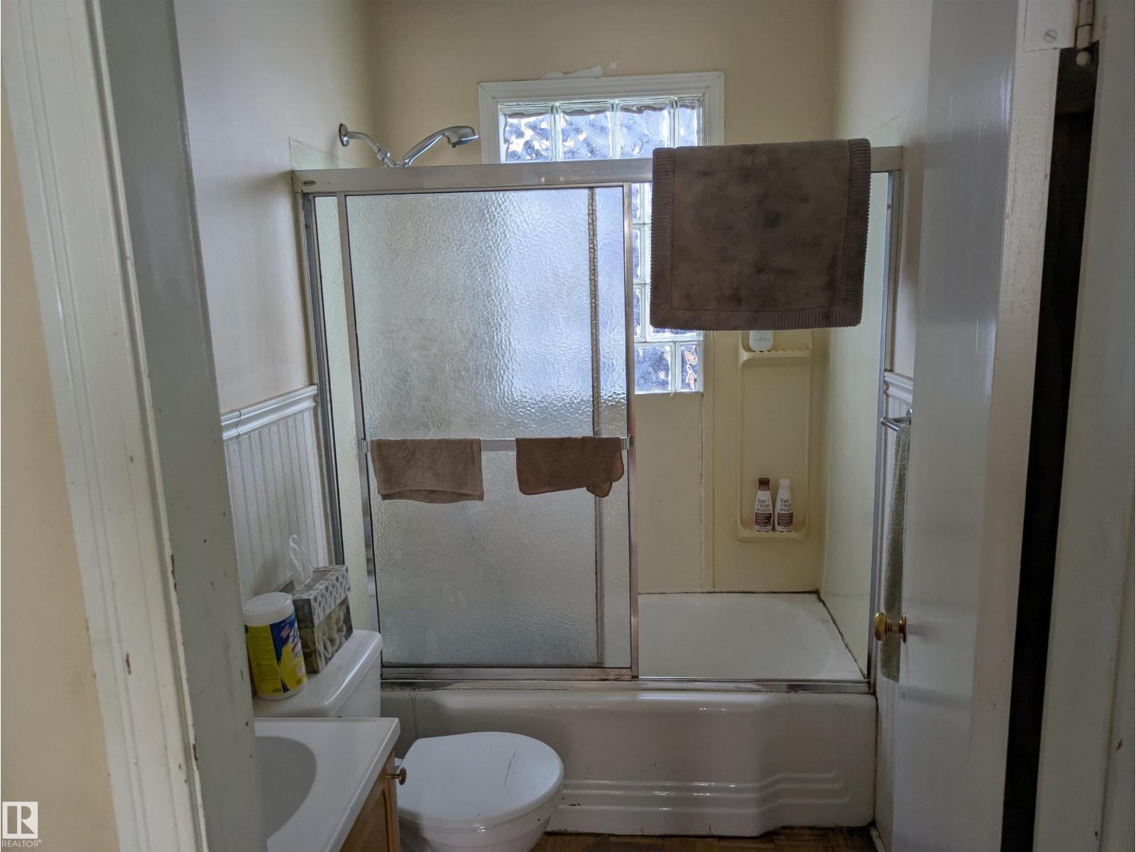 11412 85 ST NW - 4
