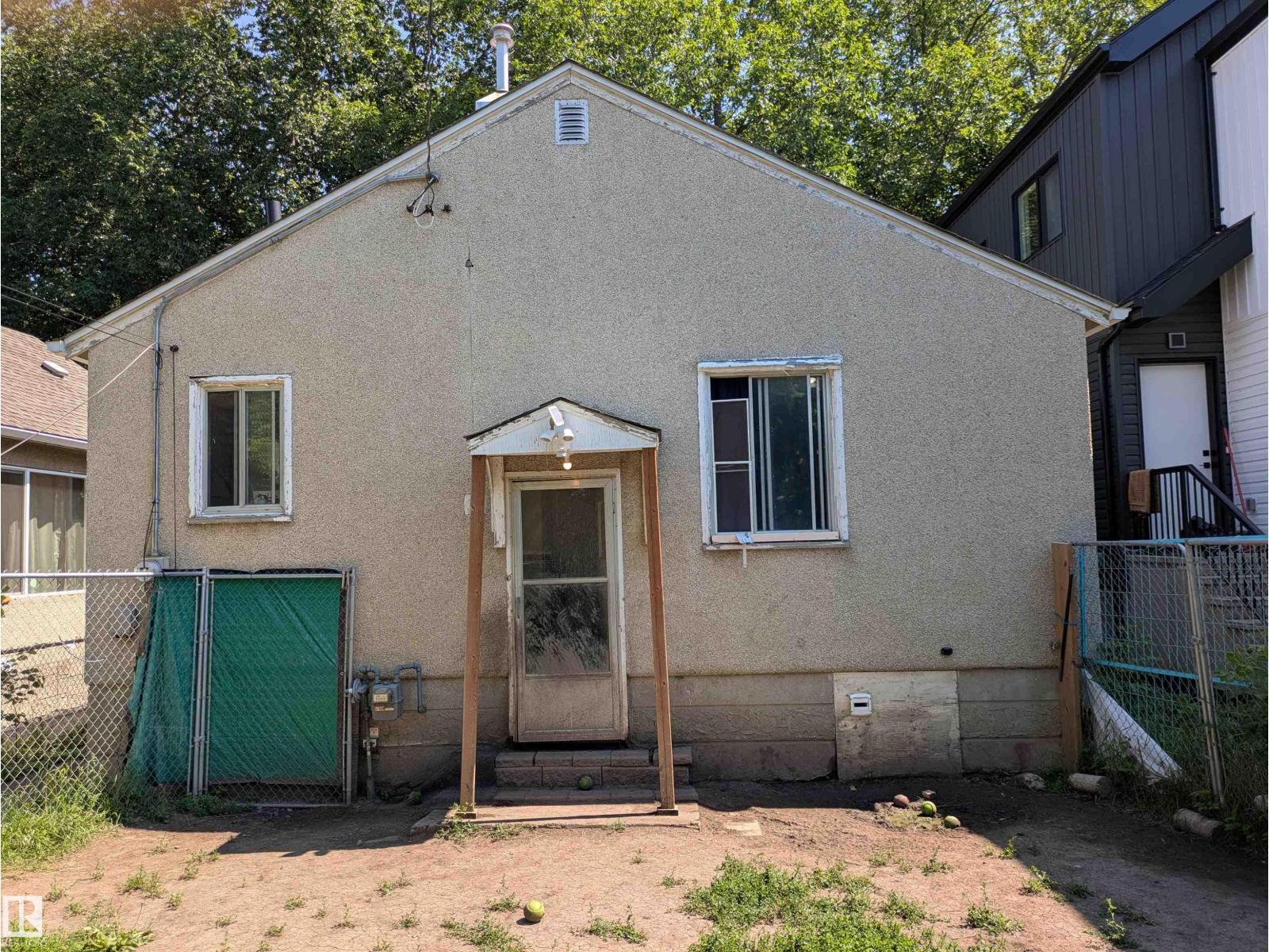 11412 85 ST NW - 12