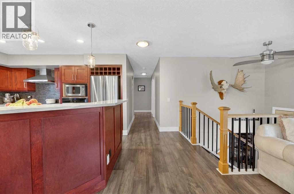 35 Queen Isabella Close SE - 5