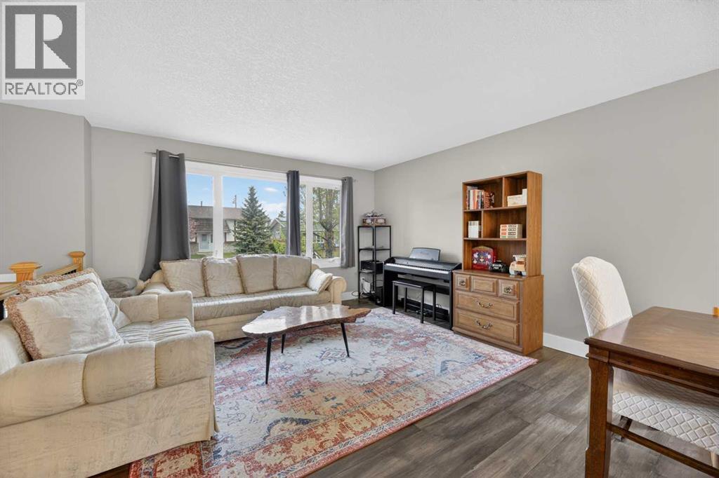 35 Queen Isabella Close SE - 9