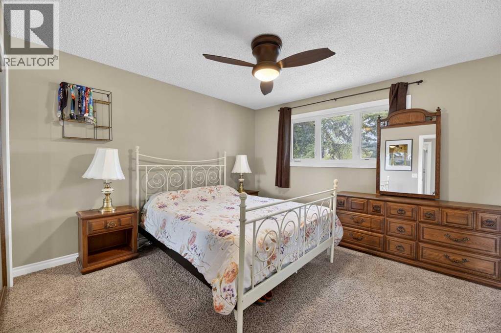 35 Queen Isabella Close SE - 10