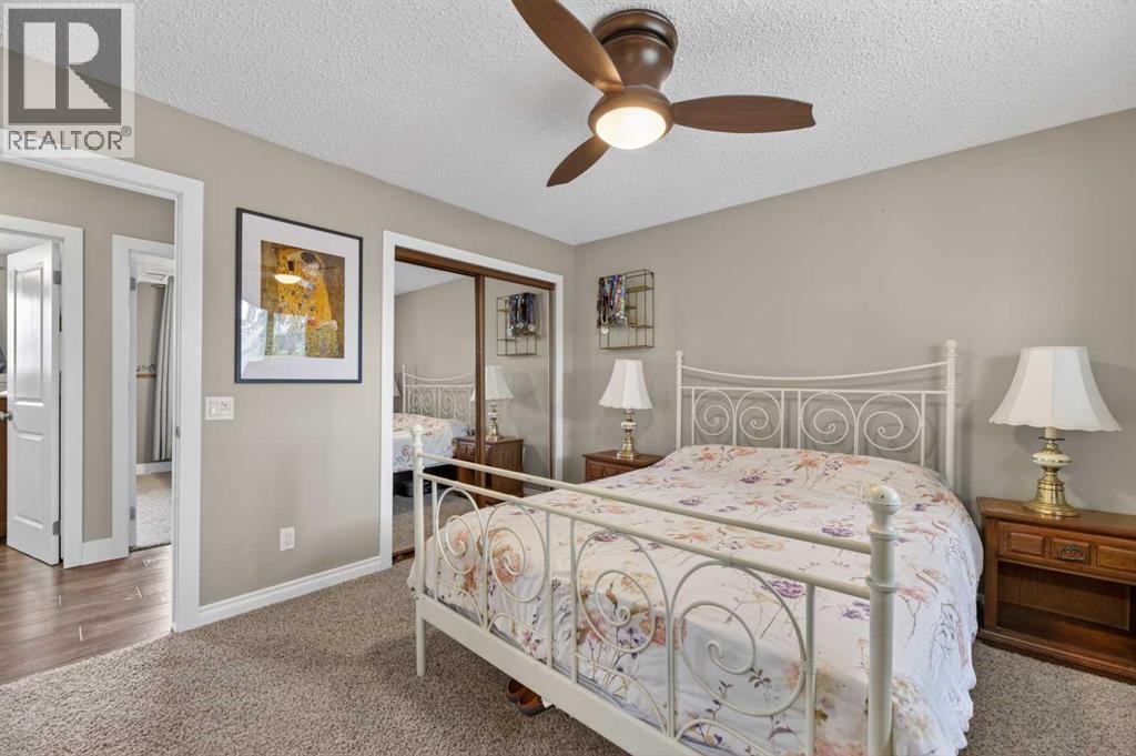 35 Queen Isabella Close SE - 11