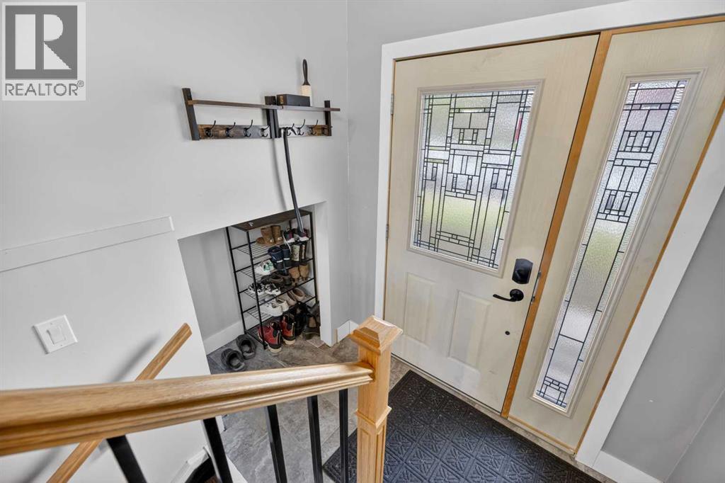 35 Queen Isabella Close SE - 16