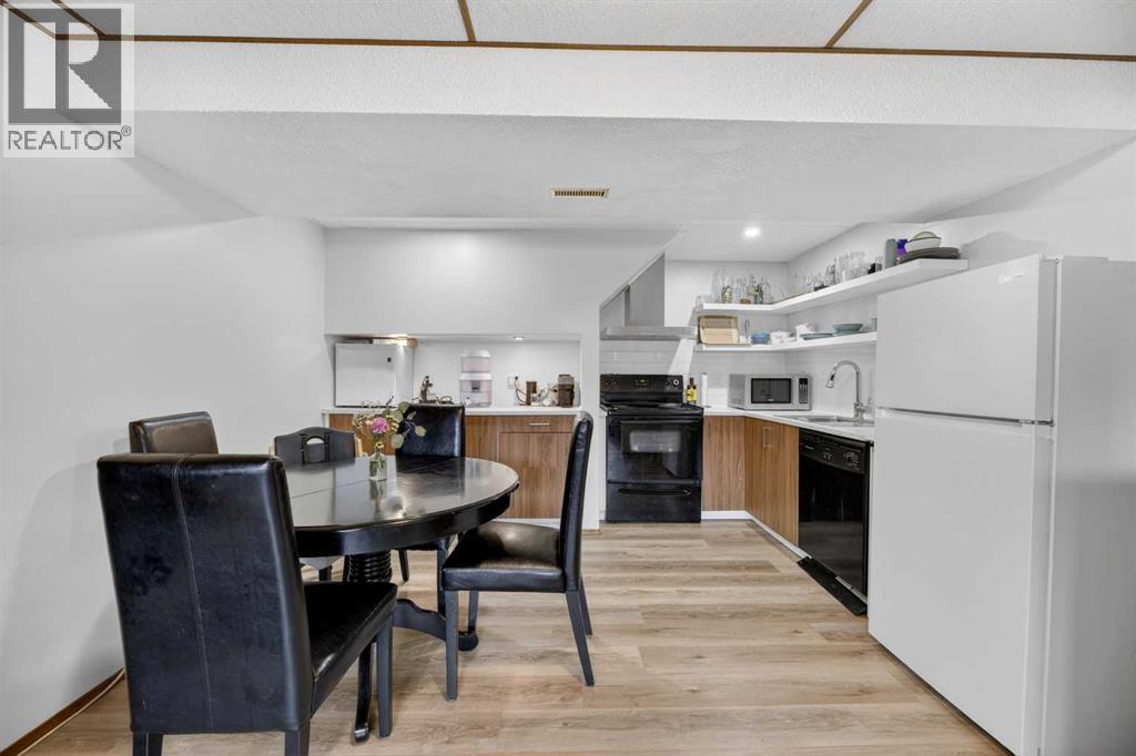 35 Queen Isabella Close SE - 21