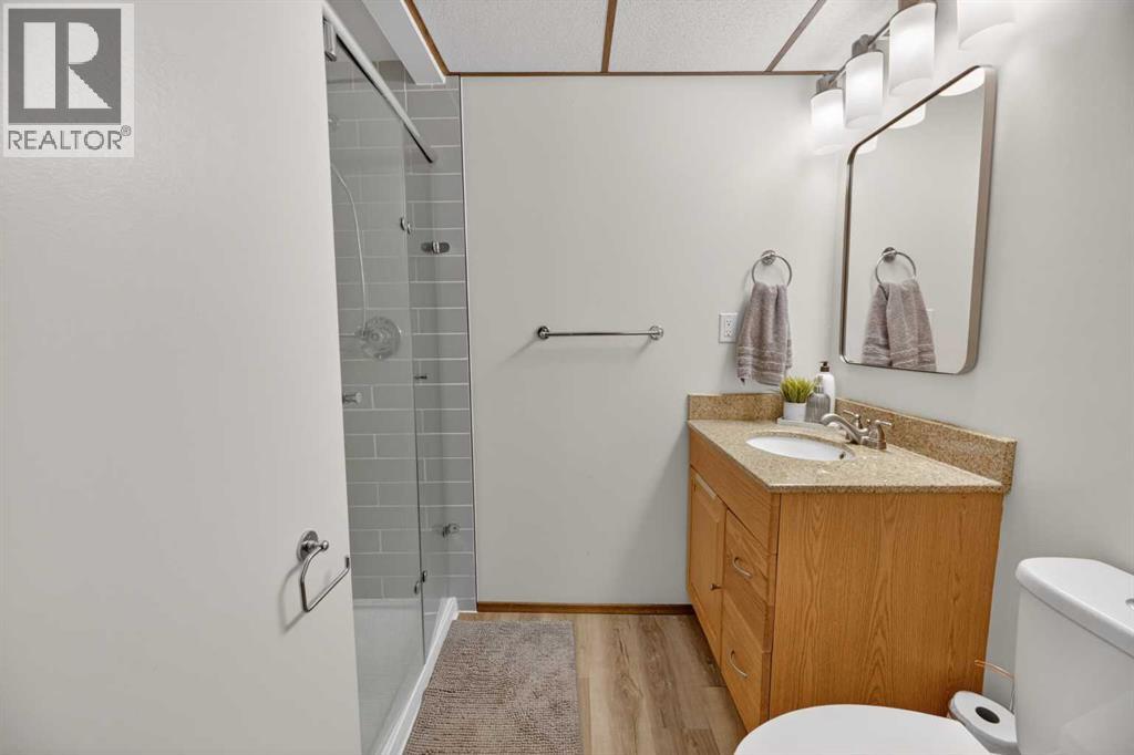 35 Queen Isabella Close SE - 25