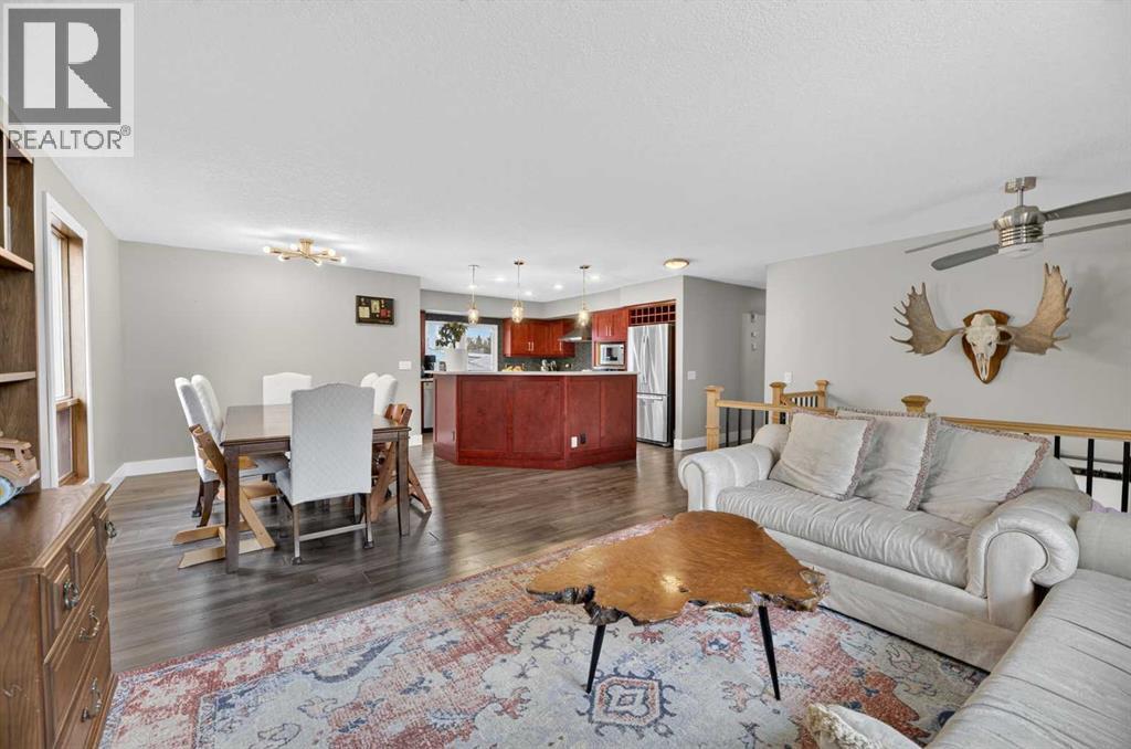 35 Queen Isabella Close SE - 4