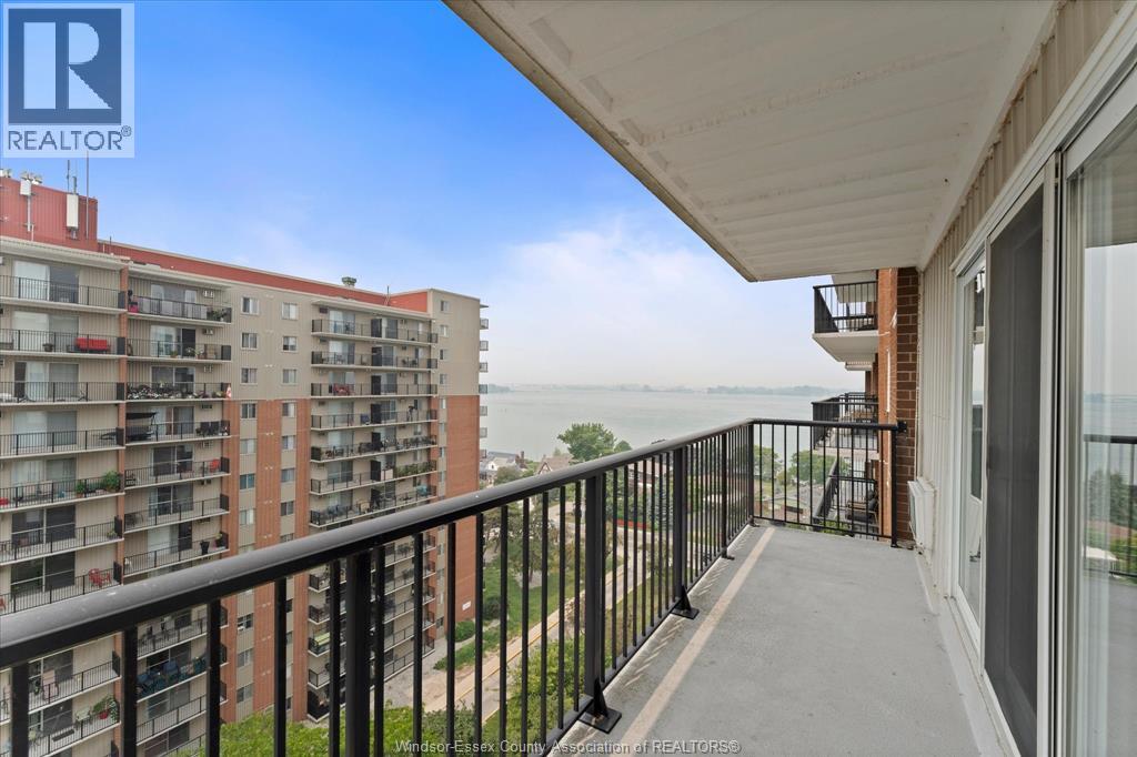 #1110 8591 RIVERSIDE DRIVE East - 25