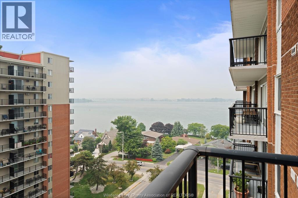 #1110 8591 RIVERSIDE DRIVE East - 27