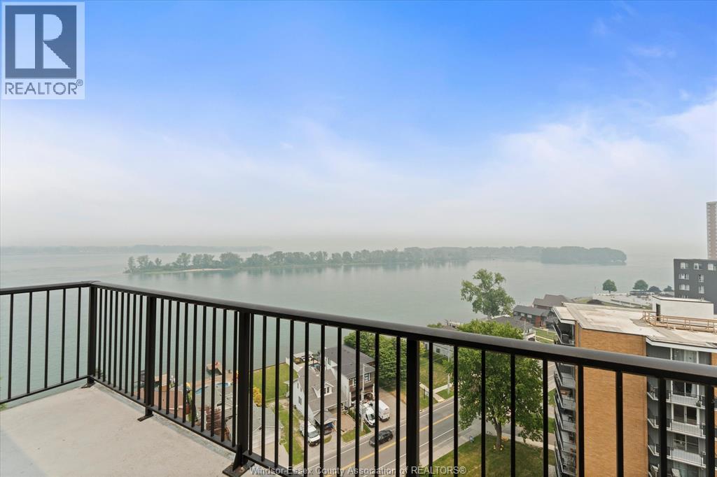 #1110 8591 RIVERSIDE DRIVE East - 35