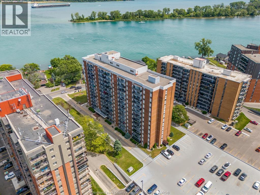 #1110 8591 RIVERSIDE DRIVE East - 48