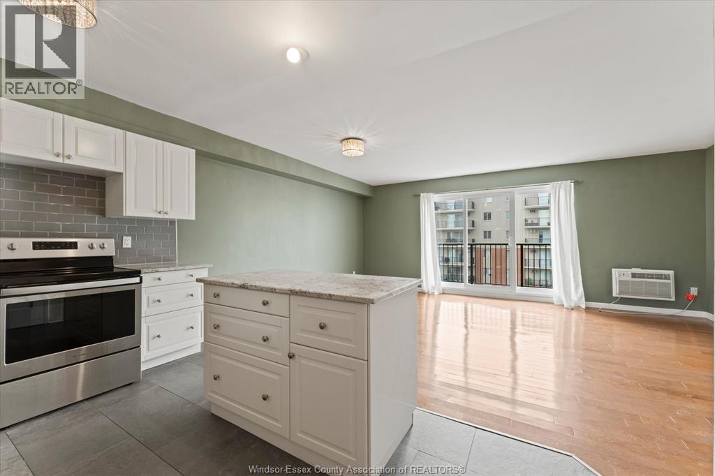 #1110 8591 RIVERSIDE DRIVE East - 6
